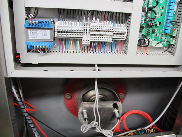 
		全自动卫生隔离式洗脱机
	(图4)